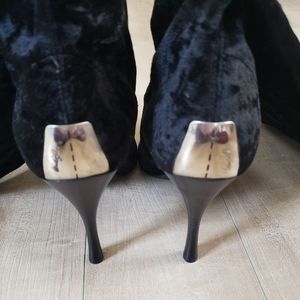 Donald J. Pliner Black Heeled Boots size 8.5